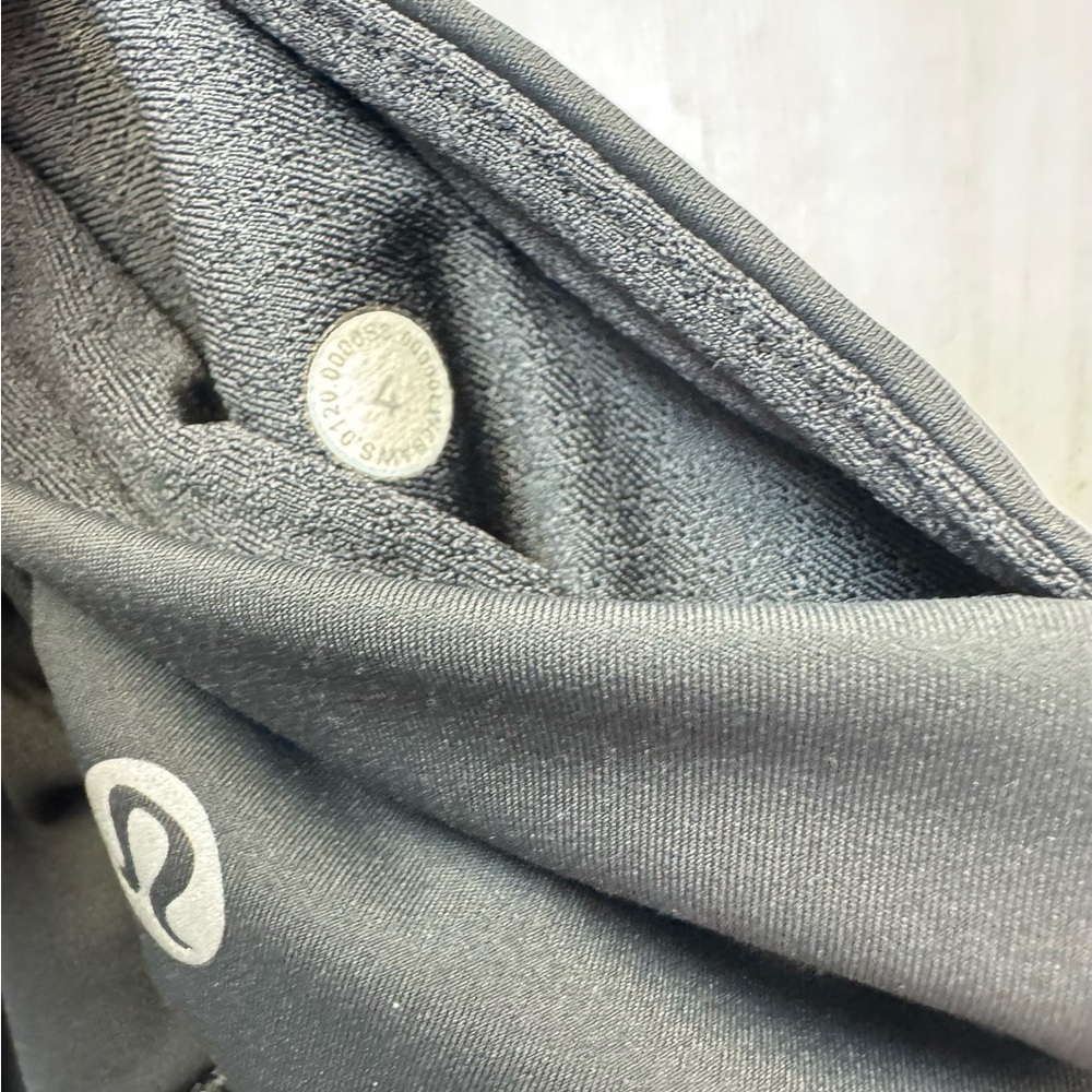 Lululemon Dark gray Perforated Leggings size 4 - Picture 12 of 12
